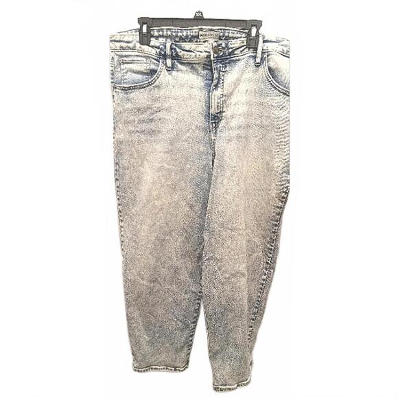 Ava & Viv High-Waisted Distressed Denim Jeans - Picture 1 of 2